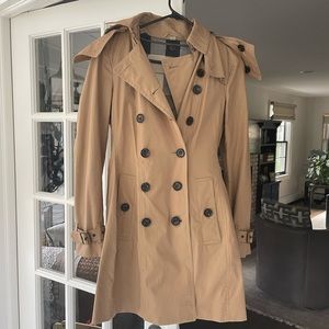 Burberry rain/trench coat